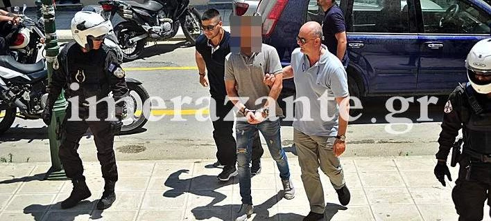 «Αξιος, είμαστε μαζί σου» – Αποθέωσαν τον 26χρονο που σκότωσε τον πατέρα του στη Ζάκυνθο (εικόνες, βίντεο)